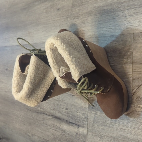 Naughty Monkey Fur Lined Wooden Wedge Heel Boots - Picture 5 of 8